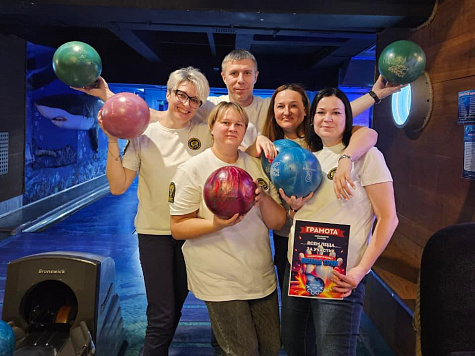 Команда Охотского ТУ в числе участников юбилейного городского турнира по боулингу «Победный страйк»